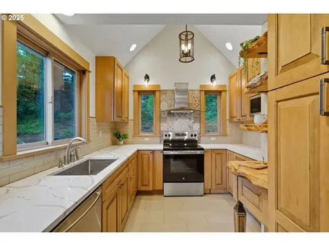 2911 SW Dickinson Street Portland OR 97219