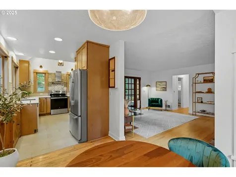 2911 SW Dickinson Street Portland OR 97219