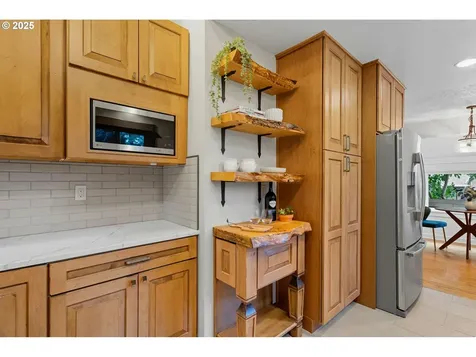 2911 SW Dickinson Street Portland OR 97219