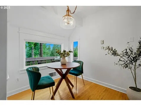 2911 SW Dickinson Street Portland OR 97219