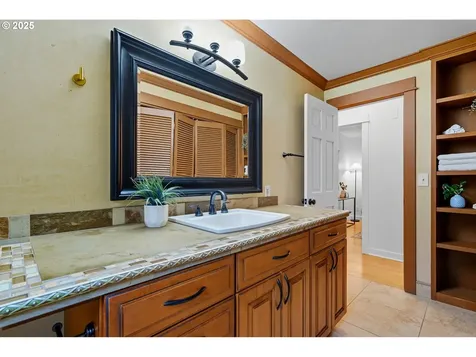 2911 SW Dickinson Street Portland OR 97219