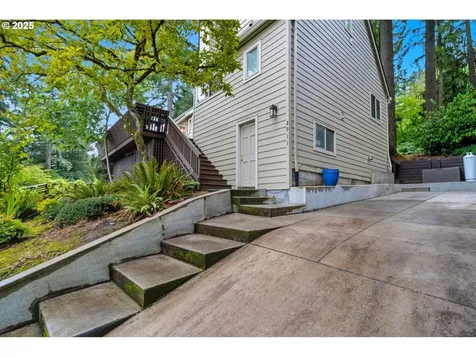 2911 SW Dickinson Street Portland OR 97219