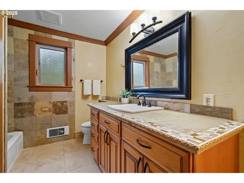 2911 SW Dickinson Street Portland OR 97219