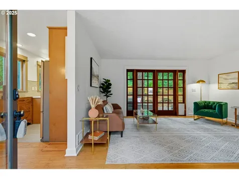 2911 SW Dickinson Street Portland OR 97219