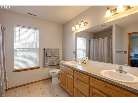 1038 SW Arrowhead Place Dundee OR 97115