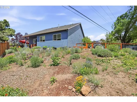 3279 NE Jonahs Court Bend OR 97701