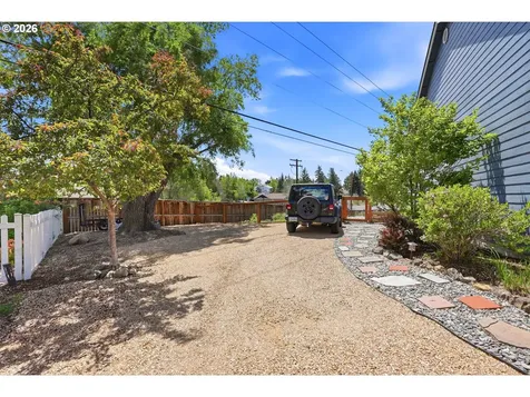 3279 NE Jonahs Court Bend OR 97701