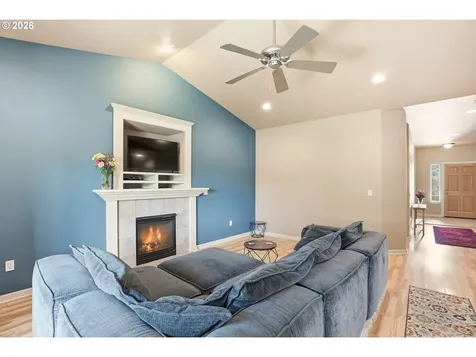 3279 NE Jonahs Court Bend OR 97701