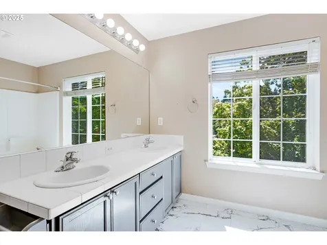 995 SE Albertine Street Hillsboro OR 97123