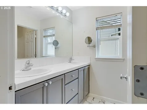 995 SE Albertine Street Hillsboro OR 97123