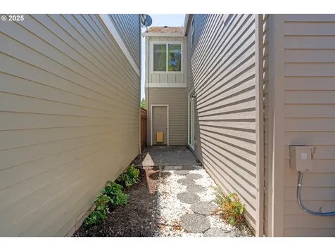 995 SE Albertine Street Hillsboro OR 97123