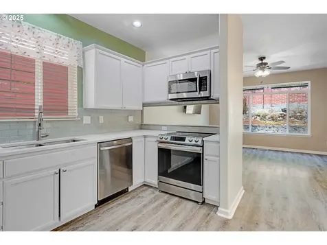 995 SE Albertine Street Hillsboro OR 97123