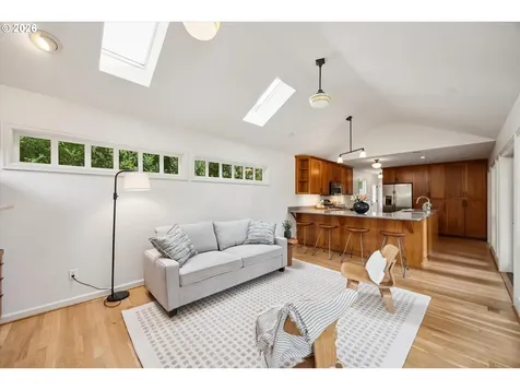4127 SW 52nd Avenue Portland OR 97221