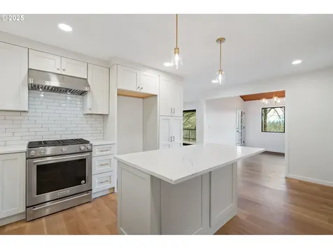 136 Del Prado Street Lake Oswego OR 97035