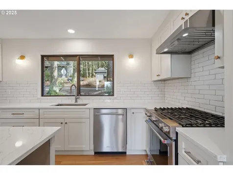 136 Del Prado Street Lake Oswego OR 97035