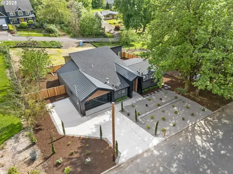 9070 NW Lovejoy Street Portland OR 97229