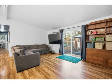 1487 Barton Street Eugene OR 97404
