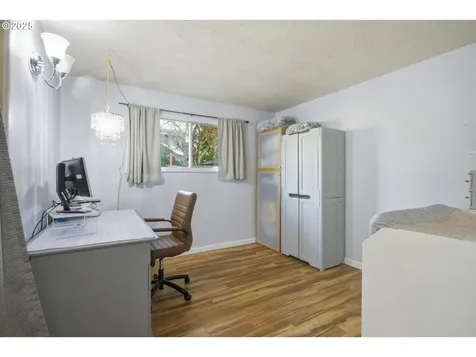 1487 Barton Street Eugene OR 97404