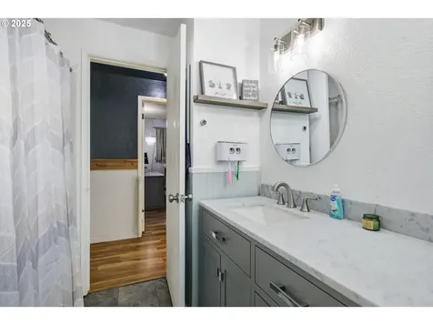 1487 Barton Street Eugene OR 97404