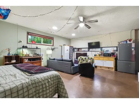 1487 Barton Street Eugene OR 97404