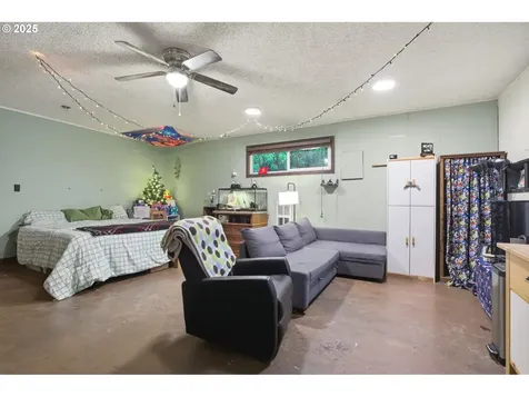 1487 Barton Street Eugene OR 97404