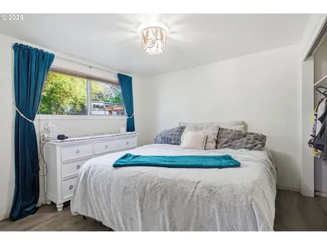 1487 Barton Street Eugene OR 97404