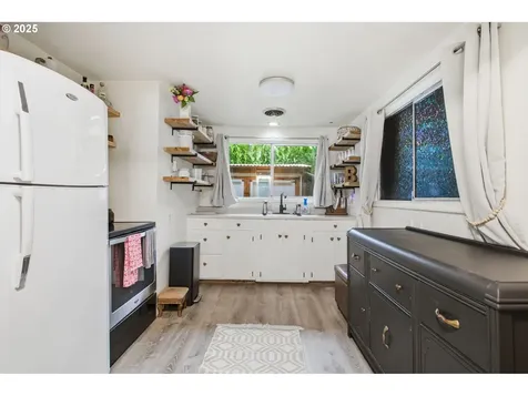 1487 Barton Street Eugene OR 97404