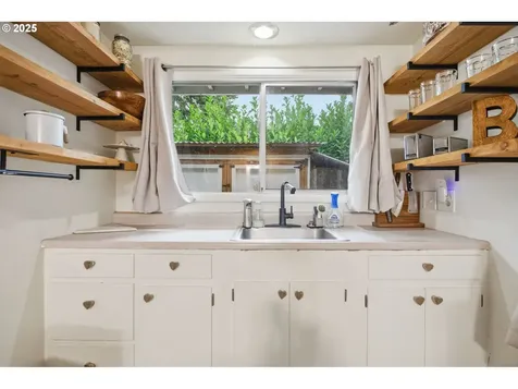 1487 Barton Street Eugene OR 97404