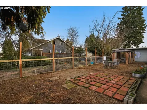 1487 Barton Street Eugene OR 97404