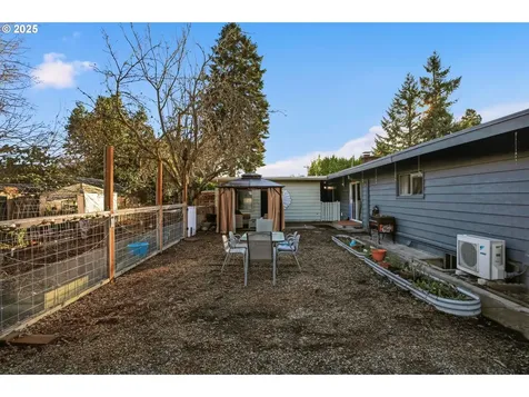 1487 Barton Street Eugene OR 97404