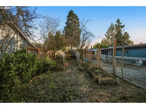 1487 Barton Street Eugene OR 97404