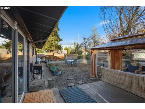 1487 Barton Street Eugene OR 97404