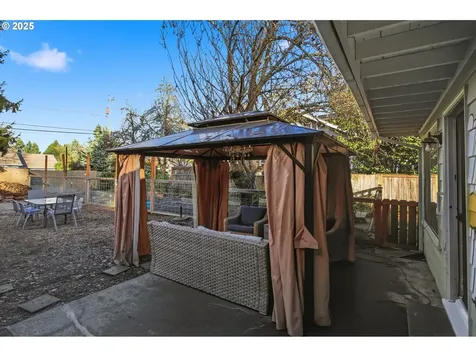 1487 Barton Street Eugene OR 97404