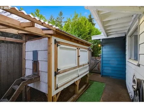 1487 Barton Street Eugene OR 97404