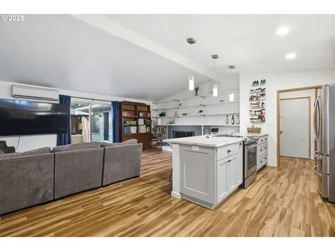 1487 Barton Street Eugene OR 97404