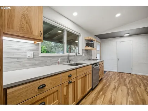 1487 Barton Street Eugene OR 97404