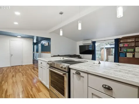 1487 Barton Street Eugene OR 97404