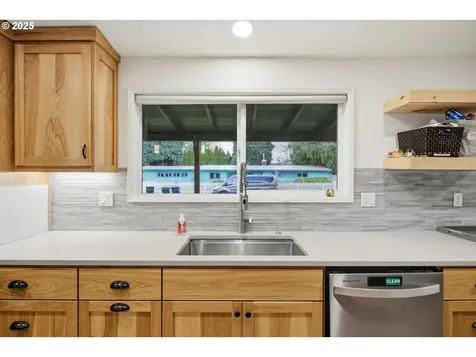 1487 Barton Street Eugene OR 97404