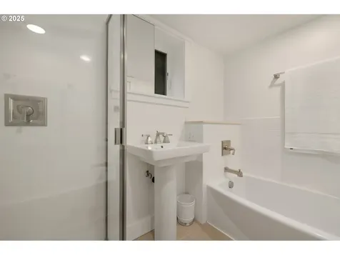 612 SE 16th Avenue Portland OR 97214