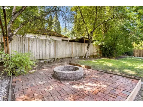 9106 SW Capitol Highway Portland OR 97219