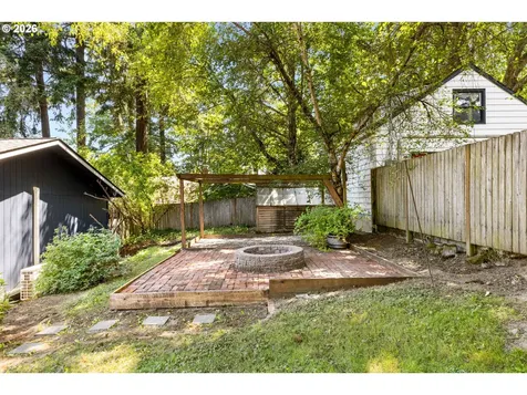 9106 SW Capitol Highway Portland OR 97219