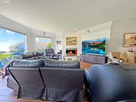 204 Schooner Bay Drive Brookings OR 97415