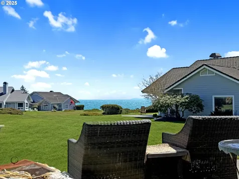 204 Schooner Bay Drive Brookings OR 97415