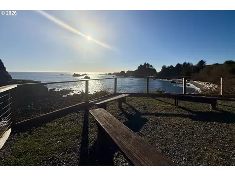 204 Schooner Bay Drive Brookings OR 97415