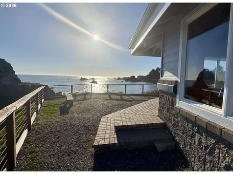 204 Schooner Bay Drive Brookings OR 97415