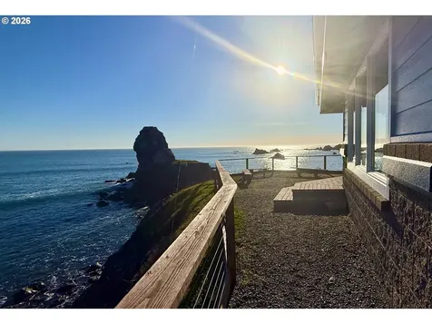 204 Schooner Bay Drive Brookings OR 97415