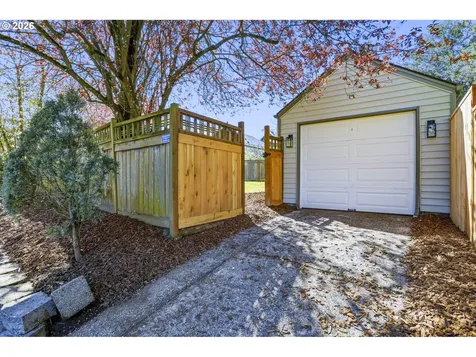 1775 NE Holman Street Portland OR 97211
