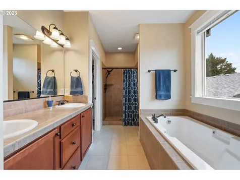 5727 NE Tillamook Street Portland OR 97213
