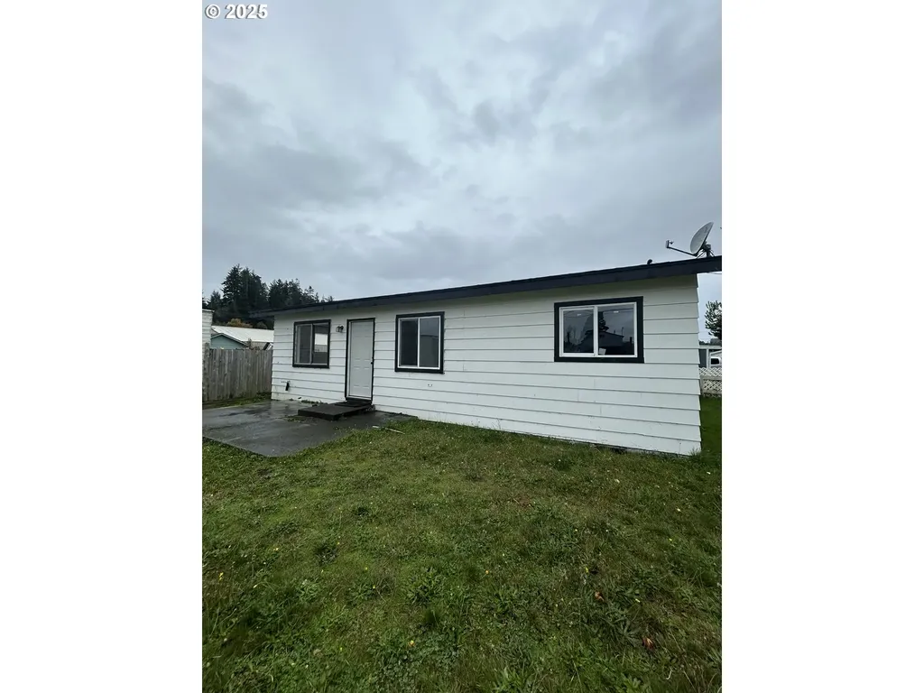 105 S 8th Street Lakeside OR 97449