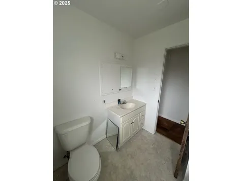 105 S 8th Street Lakeside OR 97449